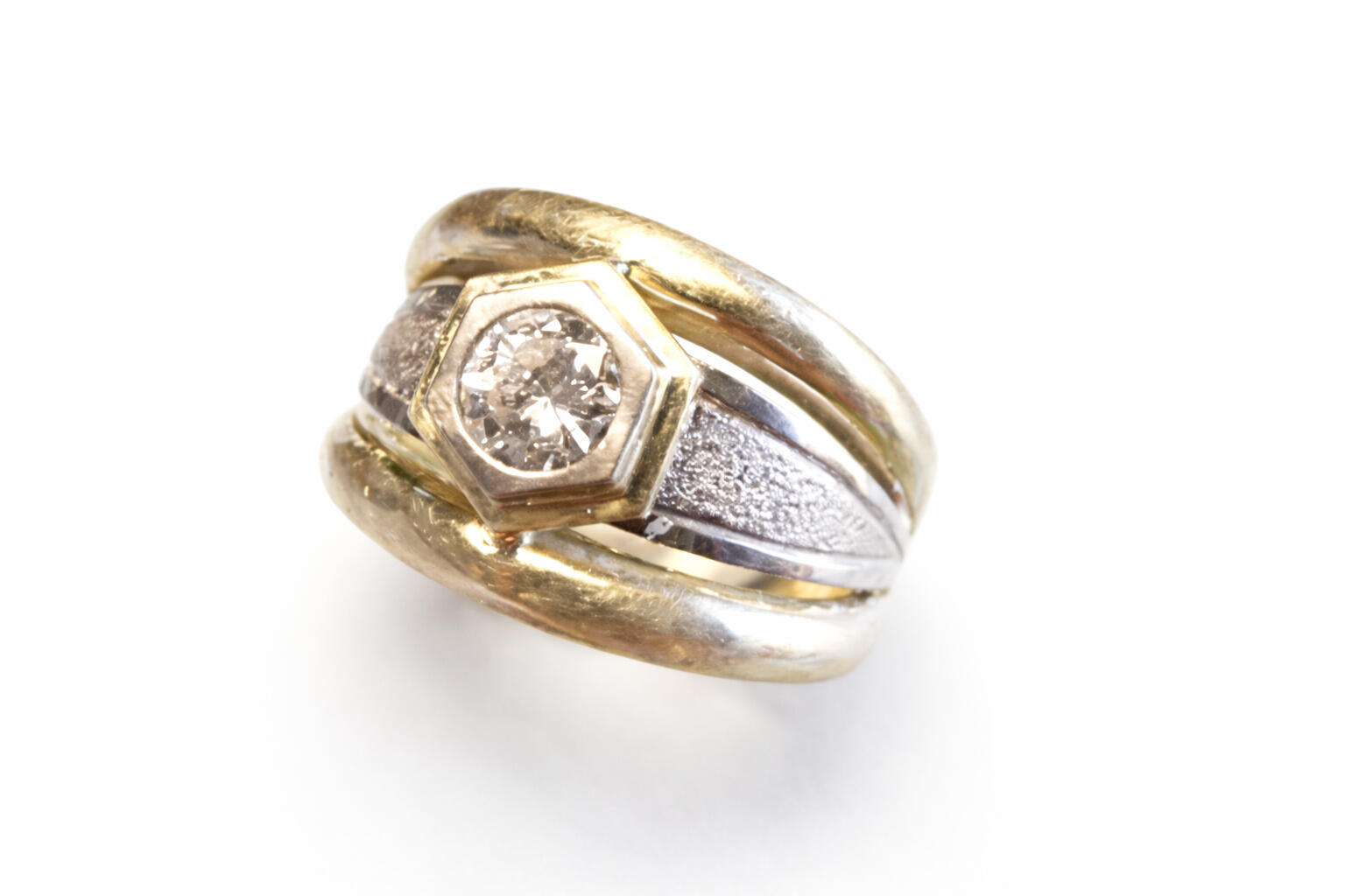 18ct yellow gold ring with 18ct white gold inlay and 0.50ct natural diamond 18ct yellow gold ring with 18ct white gold inlay and 0.50ct natural diamond